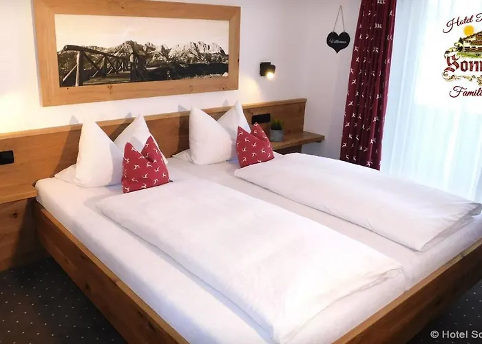 Hotel-gasthof-sonneck فندق *